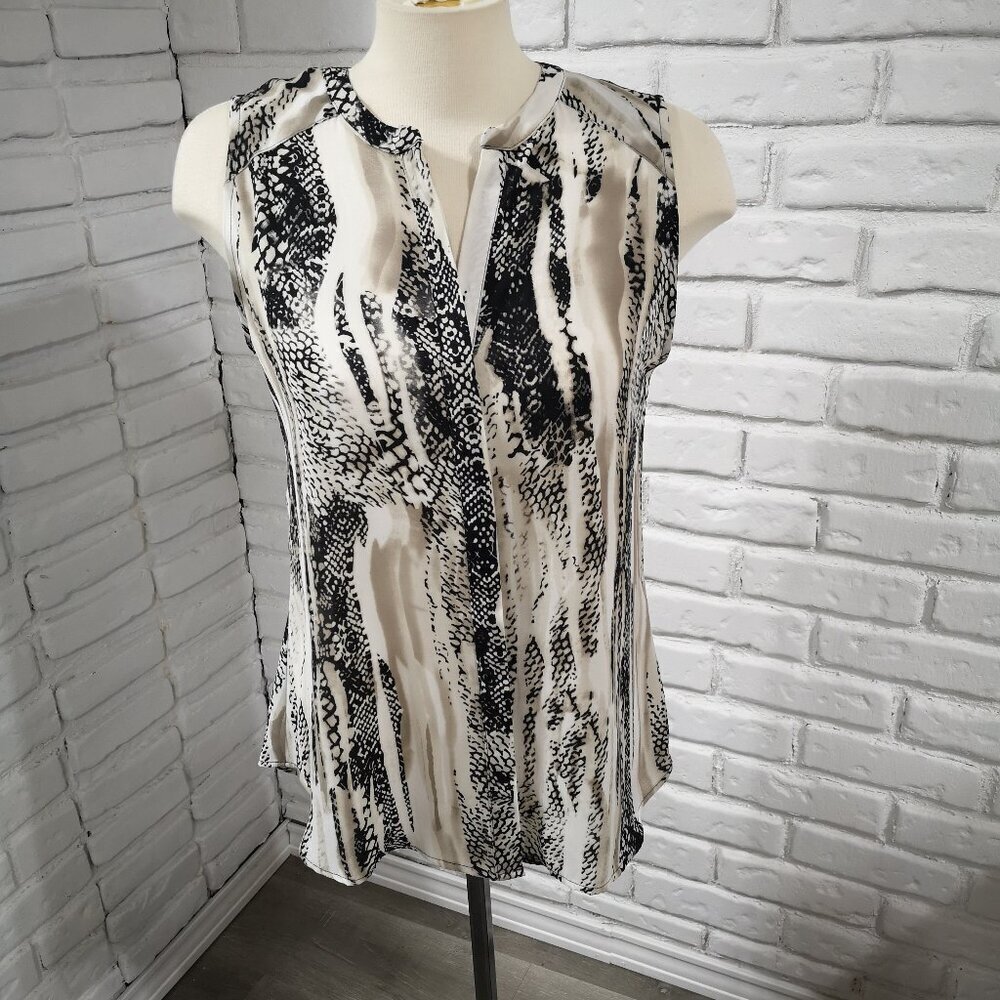 Haggar Clothing Ladies Size Medium Sleeveless V-neck Blouse